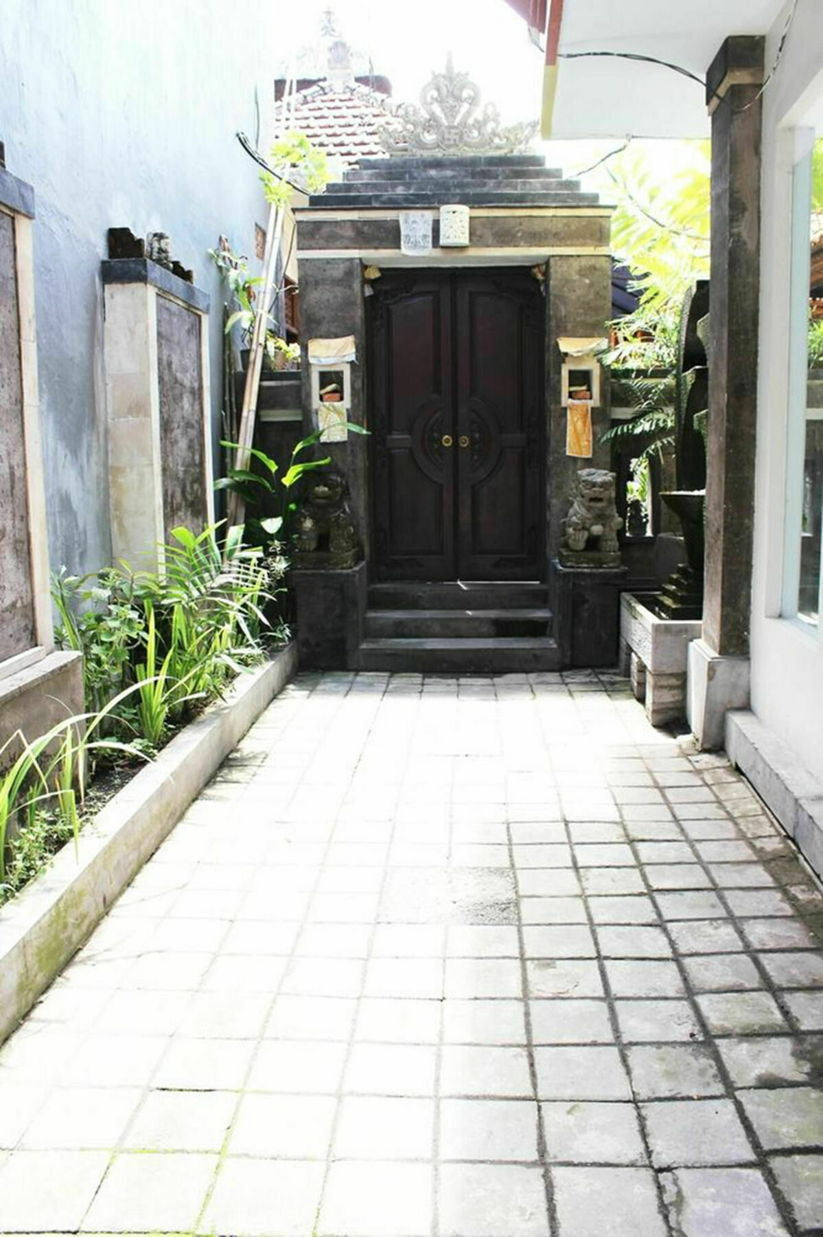 Kuta Beach Hostel Exterior foto